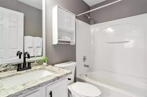 Bath - 431 Briarchase Pl, O'fallon, MO 63367 photo 4 of 5