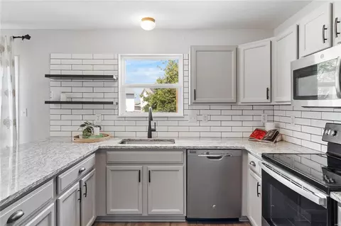 Kitchen - 431 Briarchase Pl, O'fallon, MO 63367 photo 3 of 4