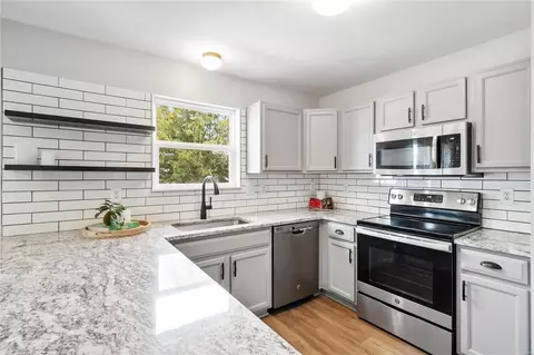 Kitchen - 431 Briarchase Pl, O'fallon, MO 63367 photo 2 of 4
