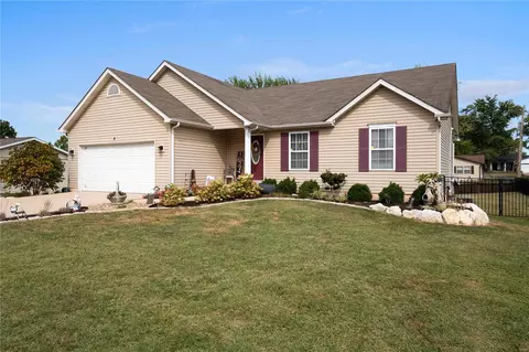 4 Queen Cir, O'fallon, MO 63366