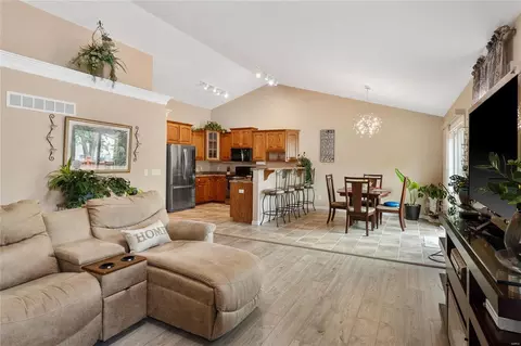 4 Queen Cir, O'fallon, MO 63366 photo 2