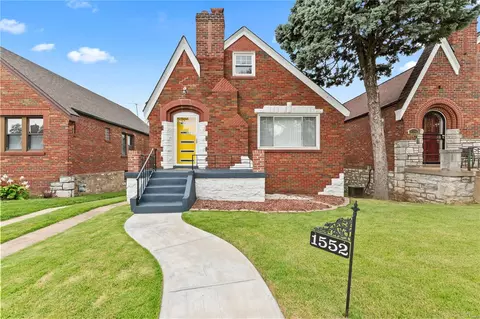 1552 Gieseking Ln, Saint Louis, MO 63147