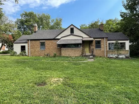 10035 Lakeside Dr, Lakeshire, MO 63123