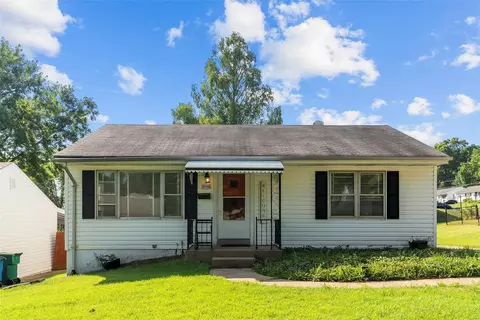 9108 Leamont Dr, Saint Louis, MO 63136