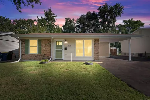 10653 Wendy Ln, Saint Ann, MO 63074
