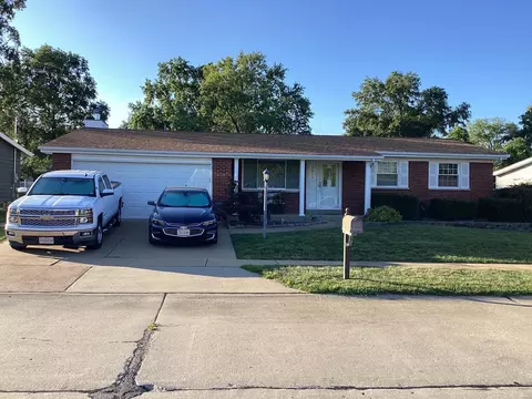 3835 Via Miralesta Dr, Saint Louis, MO 63125