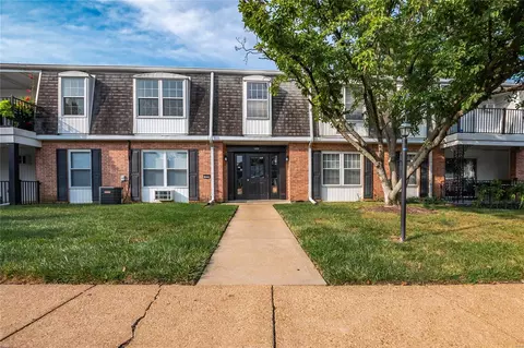 1698 Herault Pl #A, Saint Louis, MO 63125