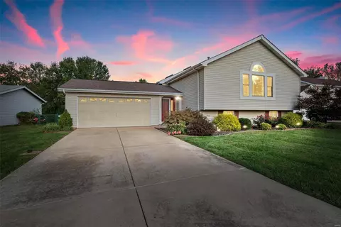1325 Snowbird Ln, O'fallon, MO 63366