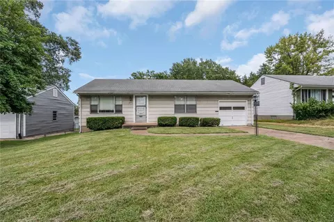 9117 Darnell Pl, Saint Louis, MO 63136