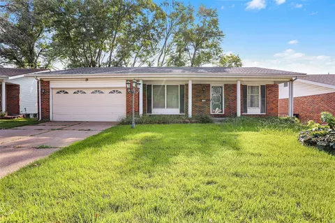 11282 Ashcroft Ln, Saint Louis, MO 63136