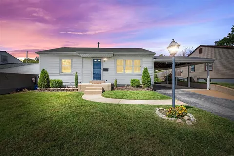 9717 Shuffle Dr, Saint Louis, MO 63123