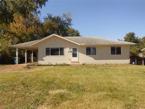 2731 Lakeport Dr, Maryland Heights, MO 63043