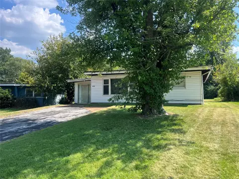 8404 Engler Ave, Saint Louis, MO 63114
