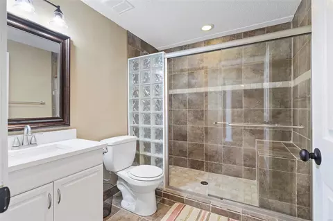Bath - 405 Valley Spring Dr, O'fallon, MO 63366 photo 5 of 5