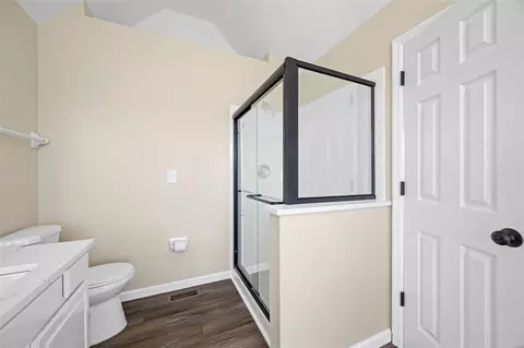 Bath - 405 Valley Spring Dr, O'fallon, MO 63366 photo 3 of 5
