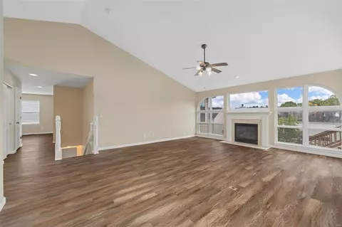 Living - 405 Valley Spring Dr, O'fallon, MO 63366 photo 4 of 7