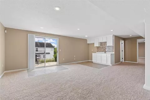 Living - 405 Valley Spring Dr, O'fallon, MO 63366 photo 6 of 7