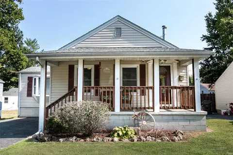 10252 Saint Richard Ln, Saint Ann, MO 63074