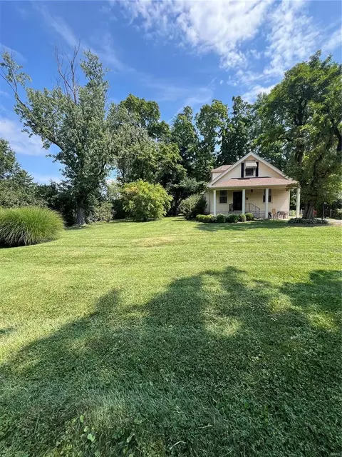 1240 N Sappington Rd, Glendale, MO 63122
