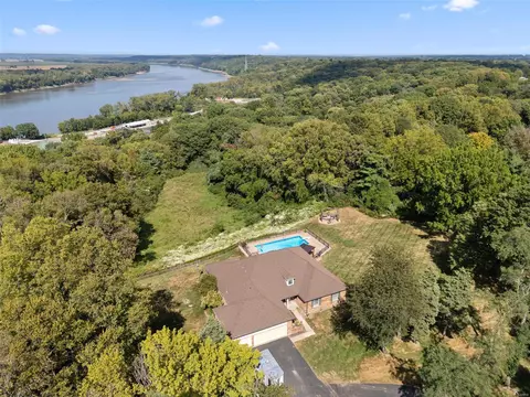 3125 Charbonier Rd, Florissant, MO 63031