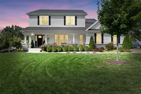 1507 Gardenia Dr, Webster Groves, MO 63119