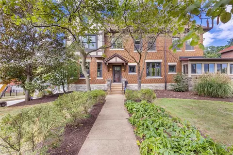 7199 Forsyth Blvd, Saint Louis, MO 63105