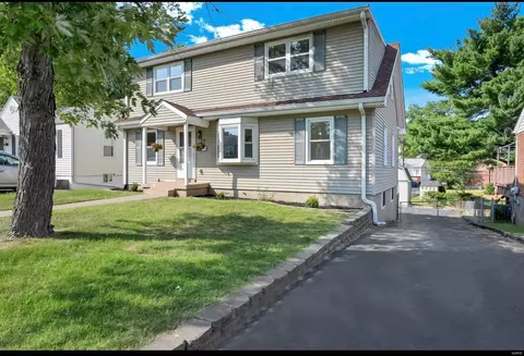 27 Constance Ct, Saint Ann, MO 63074