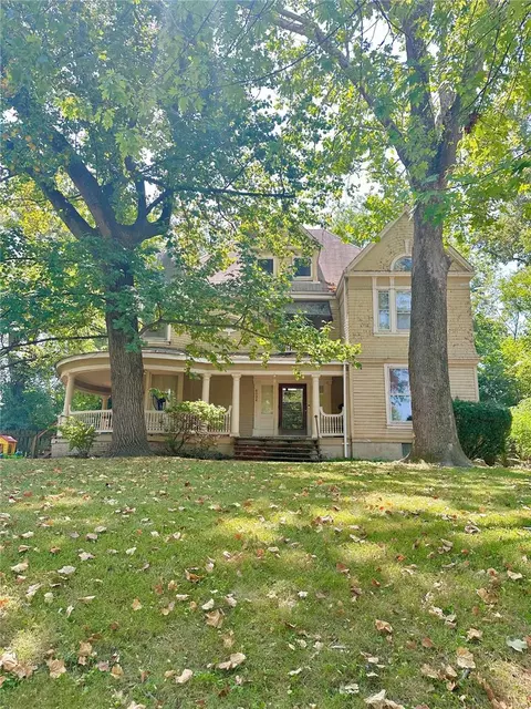 6024 W Cabanne Pl, Saint Louis, MO 63112