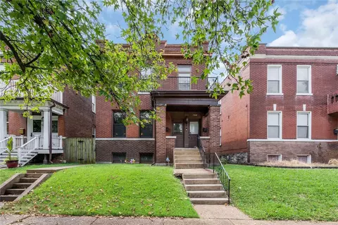 726 Dover Pl, Saint Louis, MO 63111