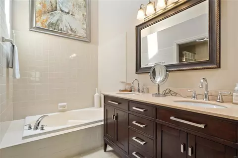 Bath - 639 Highview Circle Dr, Ballwin, MO 63021 photo 3 of 5