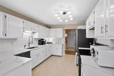 Kitchen - 639 Highview Circle Dr, Ballwin, MO 63021 photo 3 of 3