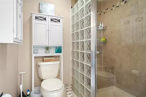 Bath - 639 Highview Circle Dr, Ballwin, MO 63021 photo 4 of 5