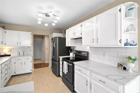 Kitchen - 639 Highview Circle Dr, Ballwin, MO 63021 photo 2 of 3