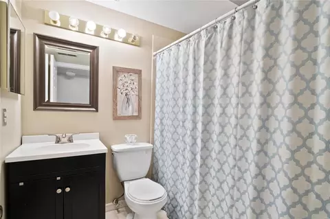 Bath - 639 Highview Circle Dr, Ballwin, MO 63021 photo 5 of 5