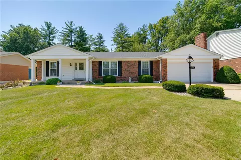 1040 Terracewood Cir, Ballwin, MO 63011