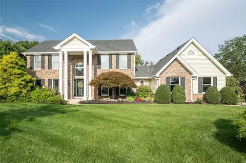 15815 Cedarmill Dr, Chesterfield, MO 63017