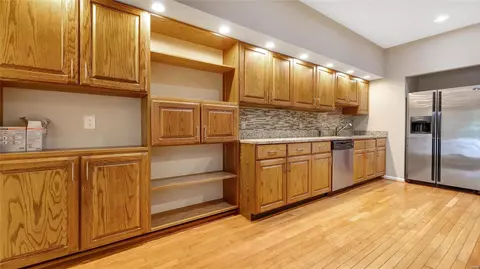 Kitchen - 12933 Autumn Fields Ct, Saint Louis, MO 63146 photo 1 of 1