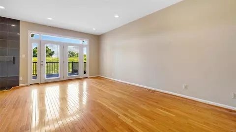 Living - 12933 Autumn Fields Ct, Saint Louis, MO 63146 photo 2 of 7
