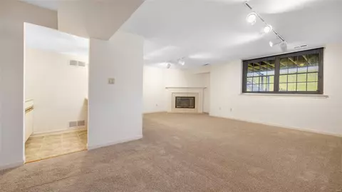 Living - 12933 Autumn Fields Ct, Saint Louis, MO 63146 photo 6 of 7