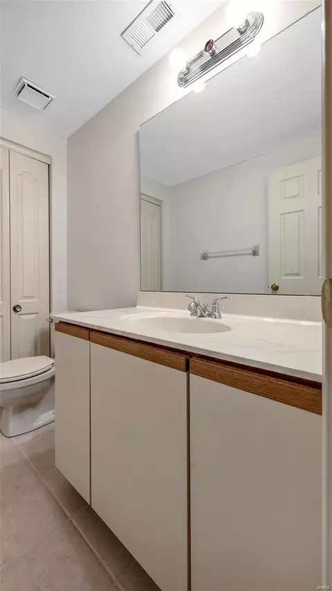 Bath - 12933 Autumn Fields Ct, Saint Louis, MO 63146 photo 4 of 4