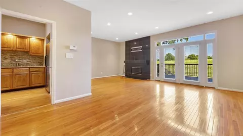 Living - 12933 Autumn Fields Ct, Saint Louis, MO 63146 photo 1 of 7