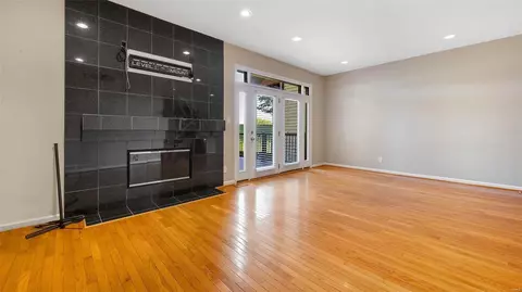 Living - 12933 Autumn Fields Ct, Saint Louis, MO 63146 photo 4 of 7