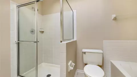 Bath - 12933 Autumn Fields Ct, Saint Louis, MO 63146 photo 3 of 4