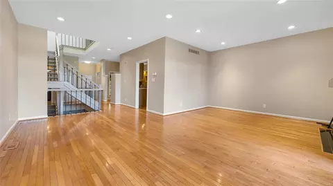 Living - 12933 Autumn Fields Ct, Saint Louis, MO 63146 photo 3 of 7