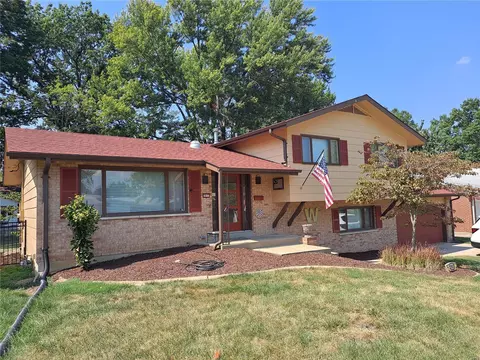 2913 Concordia Ln, Saint Charles, MO 63301