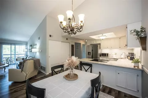 1465 Heritage Lndg #409, Saint Charles, MO 63303