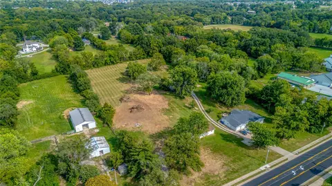 2446 Sommers Rd, Lake Saint Louis, MO 63367