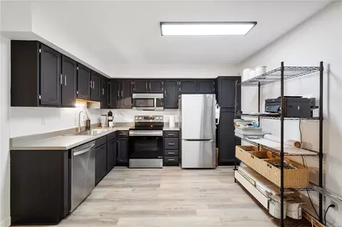 Kitchen - 221 Carmel Woods Dr, Ellisville, MO 63021 photo 4 of 4
