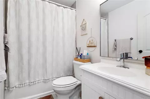 Bath - 221 Carmel Woods Dr, Ellisville, MO 63021 photo 2 of 3