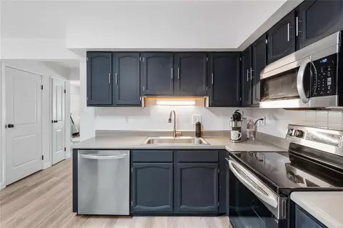 Kitchen - 221 Carmel Woods Dr, Ellisville, MO 63021 photo 2 of 4